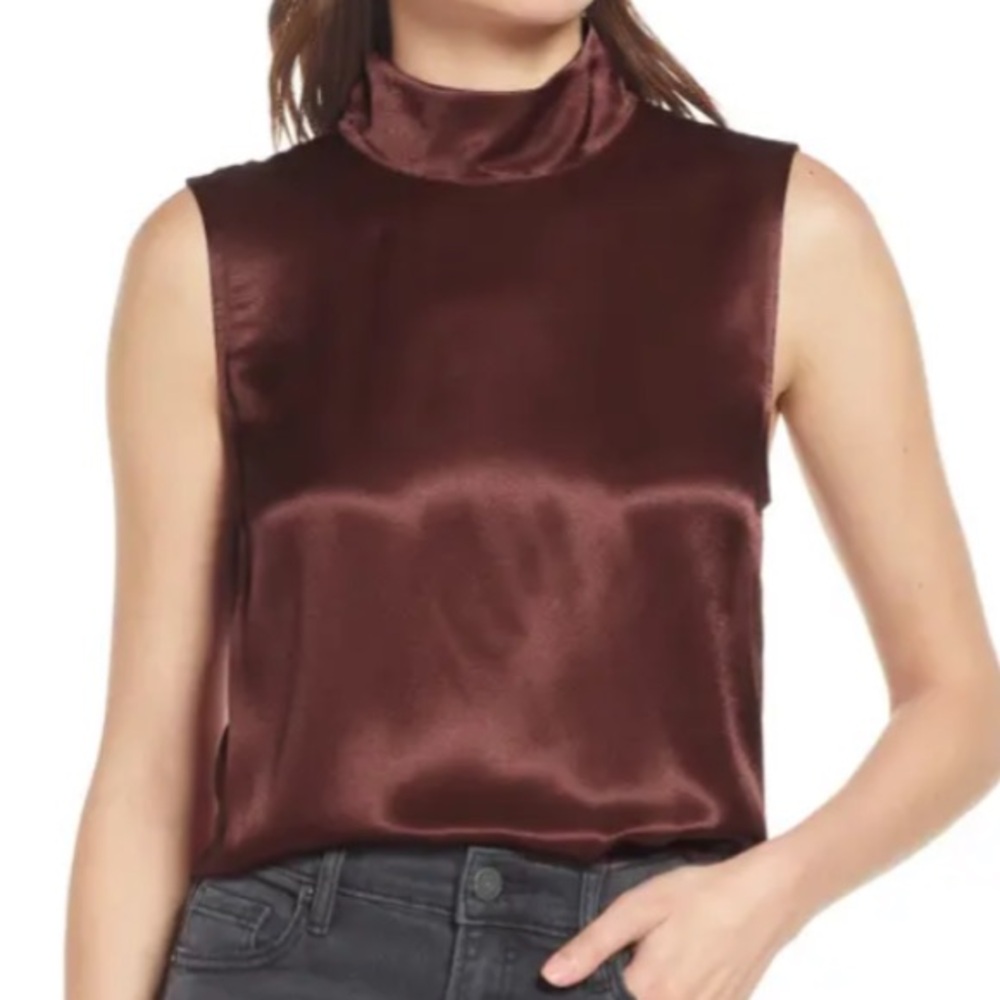 Rails YOLIE SLEEVELESS‎ MOCK NECK SATIN
BLOUSE IN RAISIN